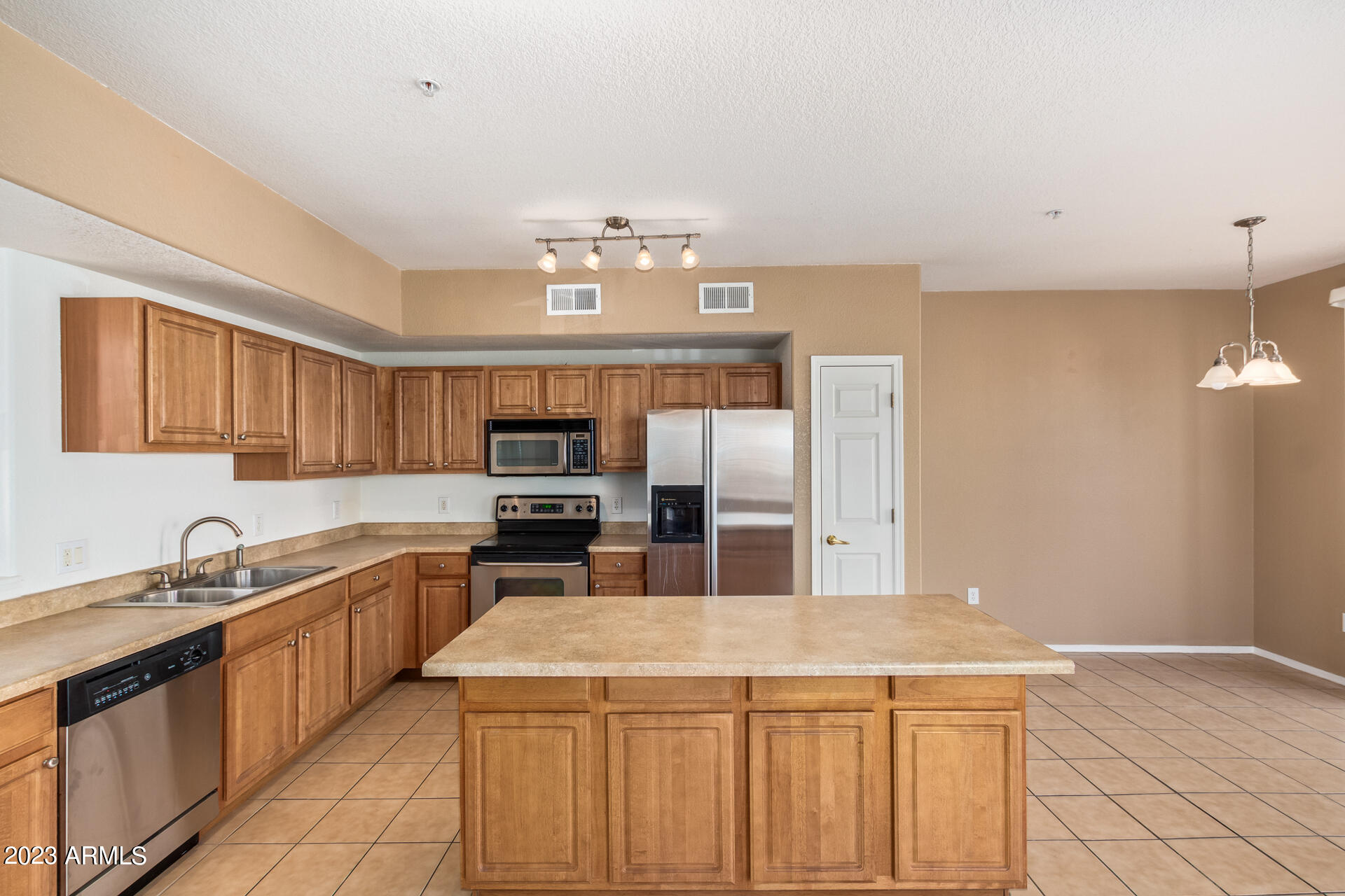 18250 North Cave Creek Road, Unit 112 Phoenix, AZ 85032 - Photo 13 of 37 0014-14 - Cave Creek