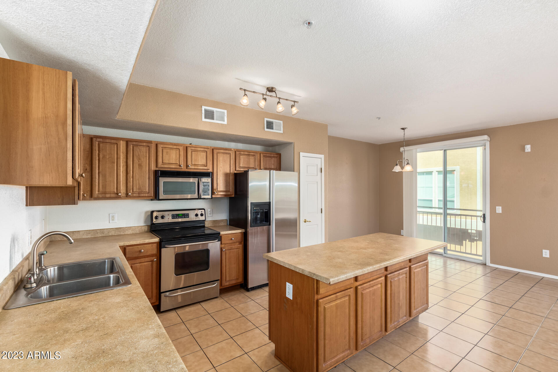 18250 North Cave Creek Road, Unit 112 Phoenix, AZ 85032 - Photo 9 of 37 0010-10 - Cave Creek