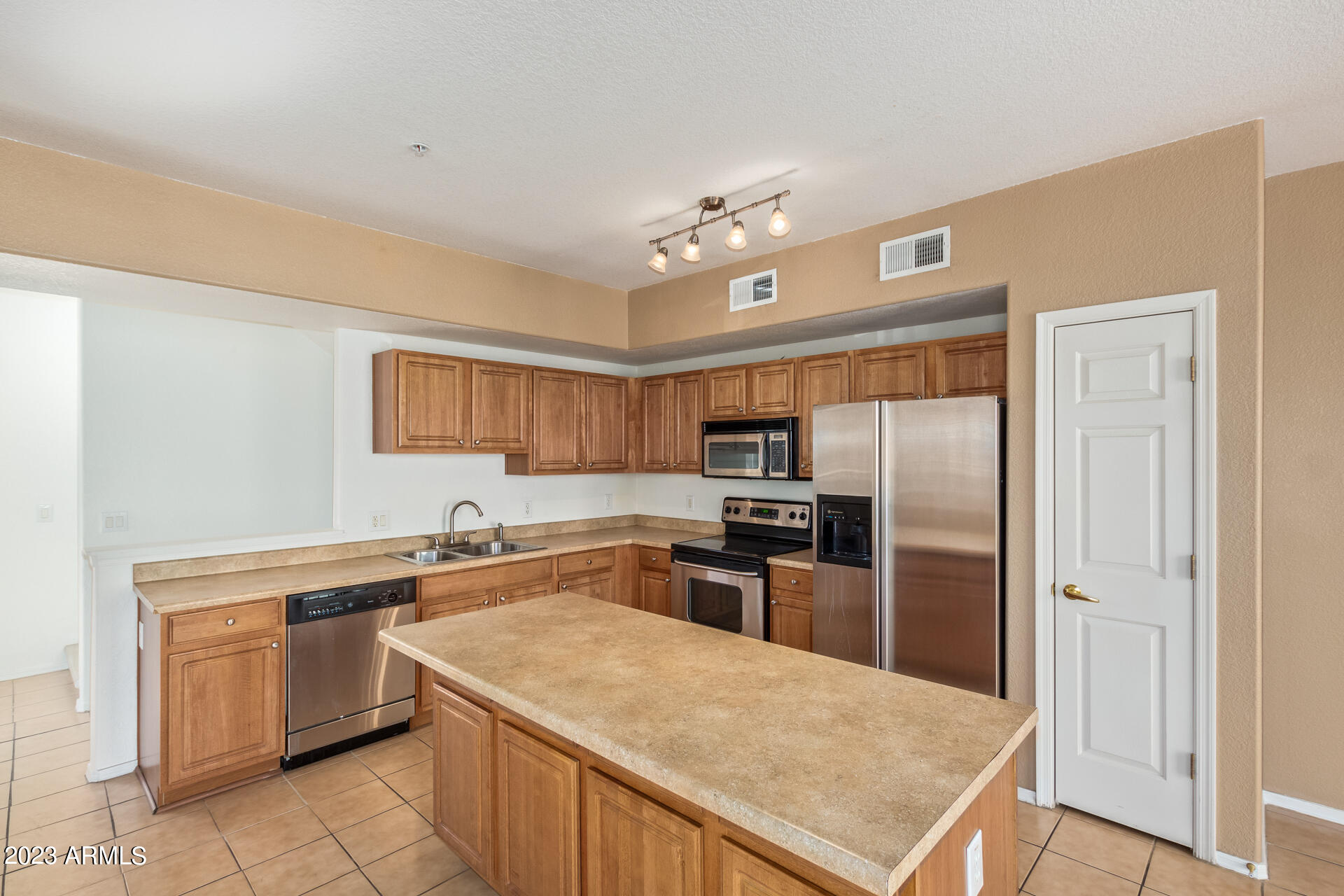 18250 North Cave Creek Road, Unit 112 Phoenix, AZ 85032 - Photo 10 of 37 0011-11 - Cave Creek