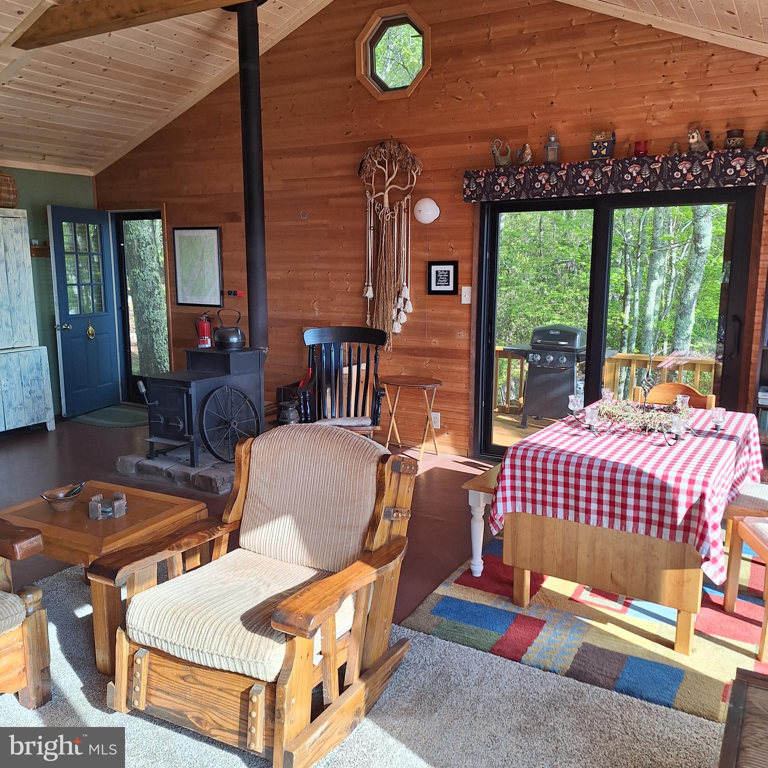 207 Lower Knob Road Franklin, WV 26807 - Photo 13 of 39