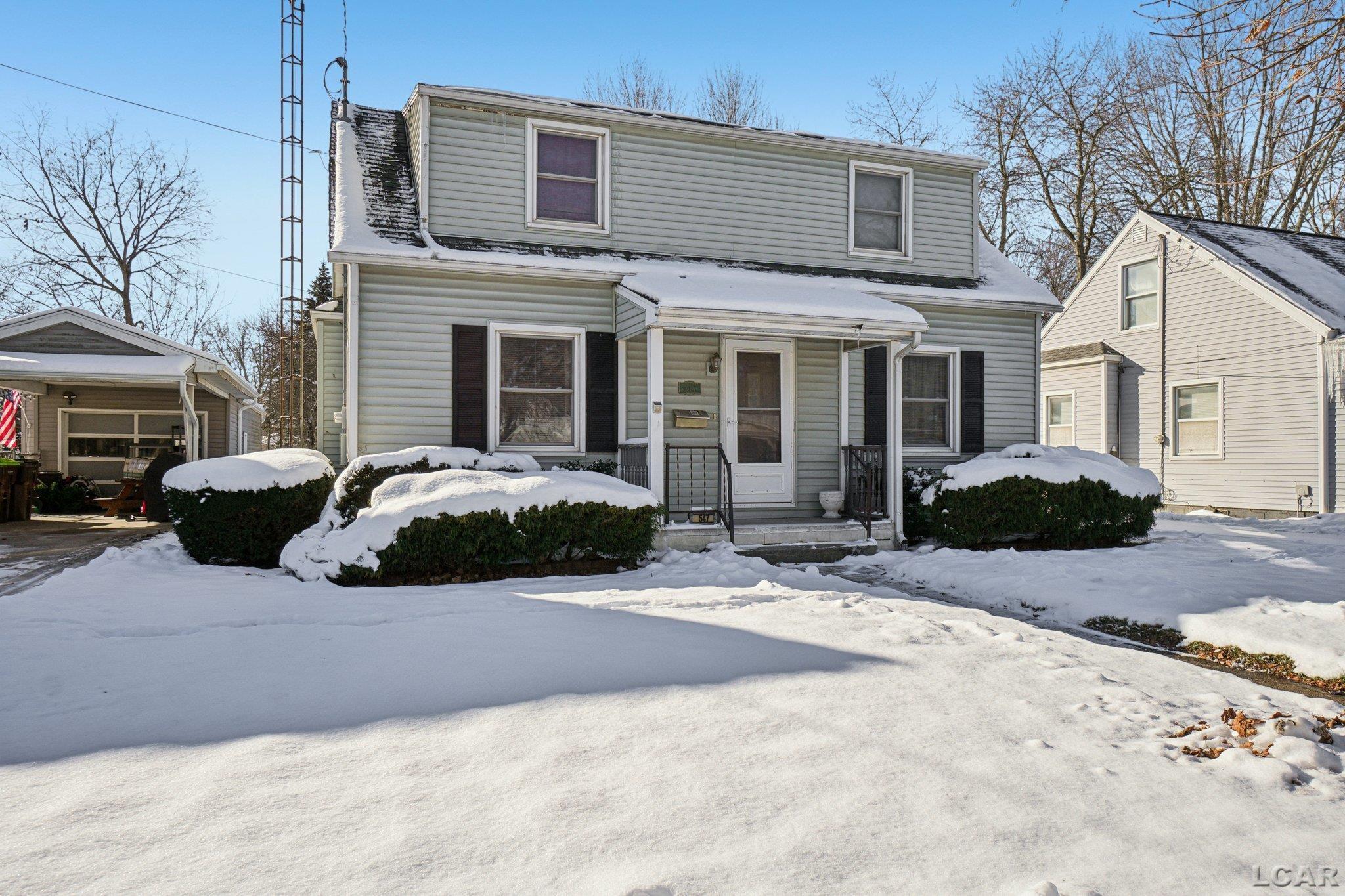547 Riverside Avenue Adrian, MI 49221 - Photo 3 of 30 50195652-a33a91ce-9471-41d5-894a-95070324cca4.JPG