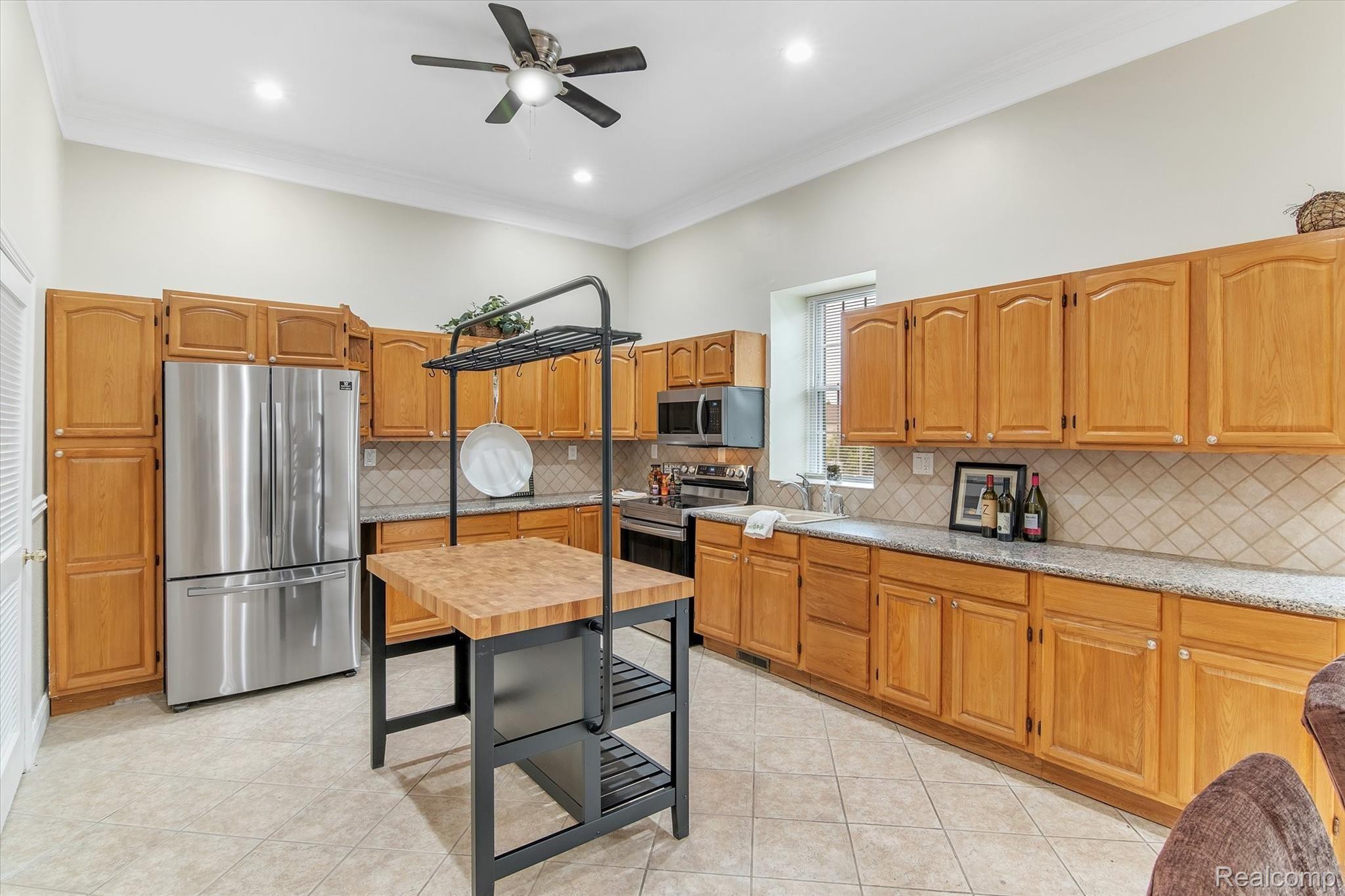 7574 Stout Road Carleton, MI 48117 - Photo 10 of 30 Kitchen with Island