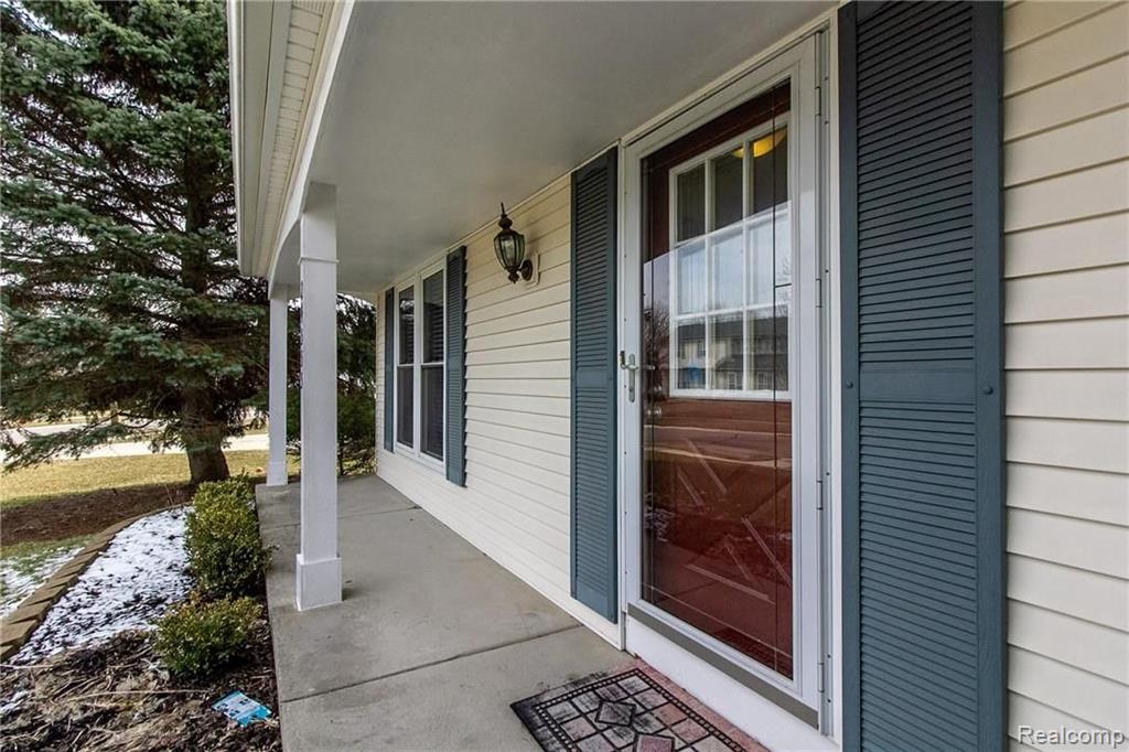 24555 Jamestowne Road Novi, MI 48375 - Photo 5 of 38