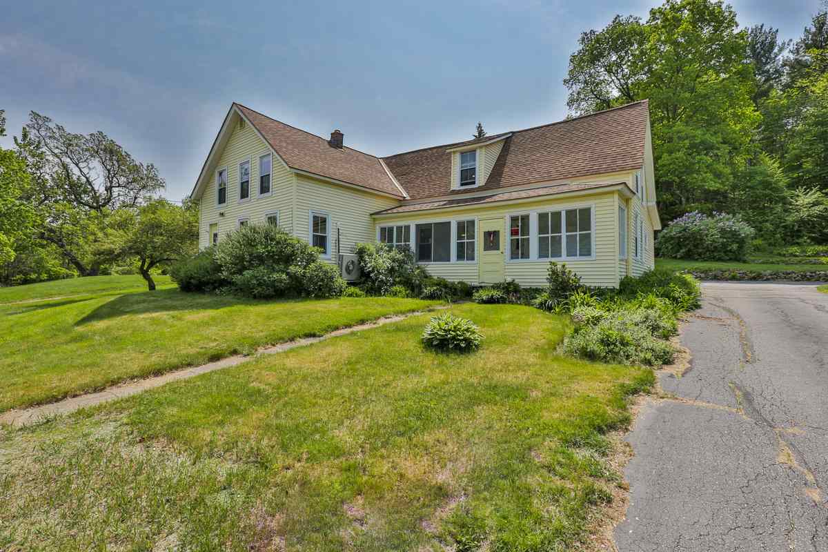 1627 Hooksett Road Hooksett, NH 03106 - Photo 2 of 23