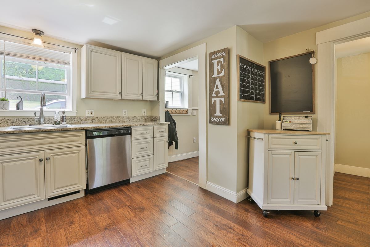 1627 Hooksett Road Hooksett, NH 03106 - Photo 5 of 23