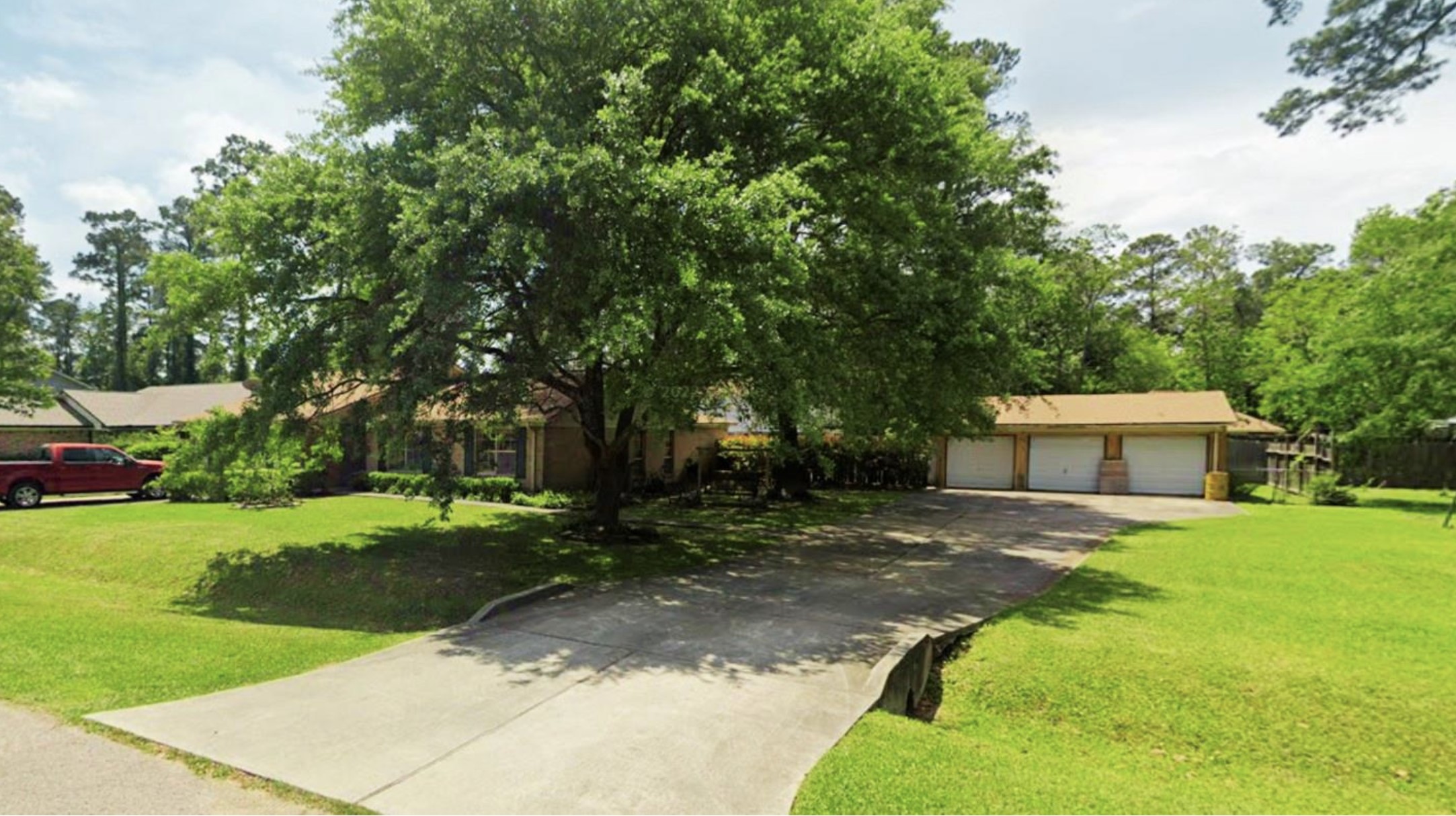 10211 Kerr Lane Conroe, TX 77385 - Photo 2 of 25 a view of a house with a yard