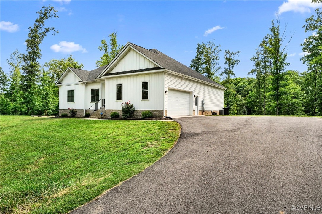 216 Edwin Circle Aylett, VA 23009 - Photo 1 of 27 a front view of house with a garden and yard