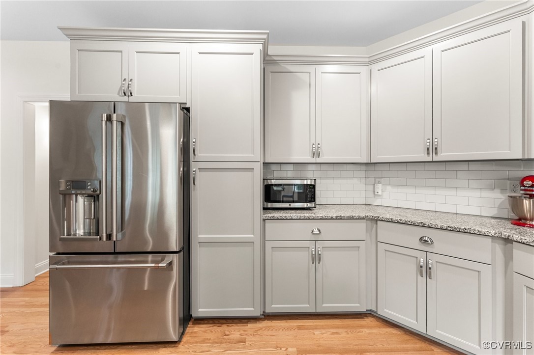216 Edwin Circle Aylett, VA 23009 - Photo 15 of 27 a kitchen with cabinets and stainless steel appliances