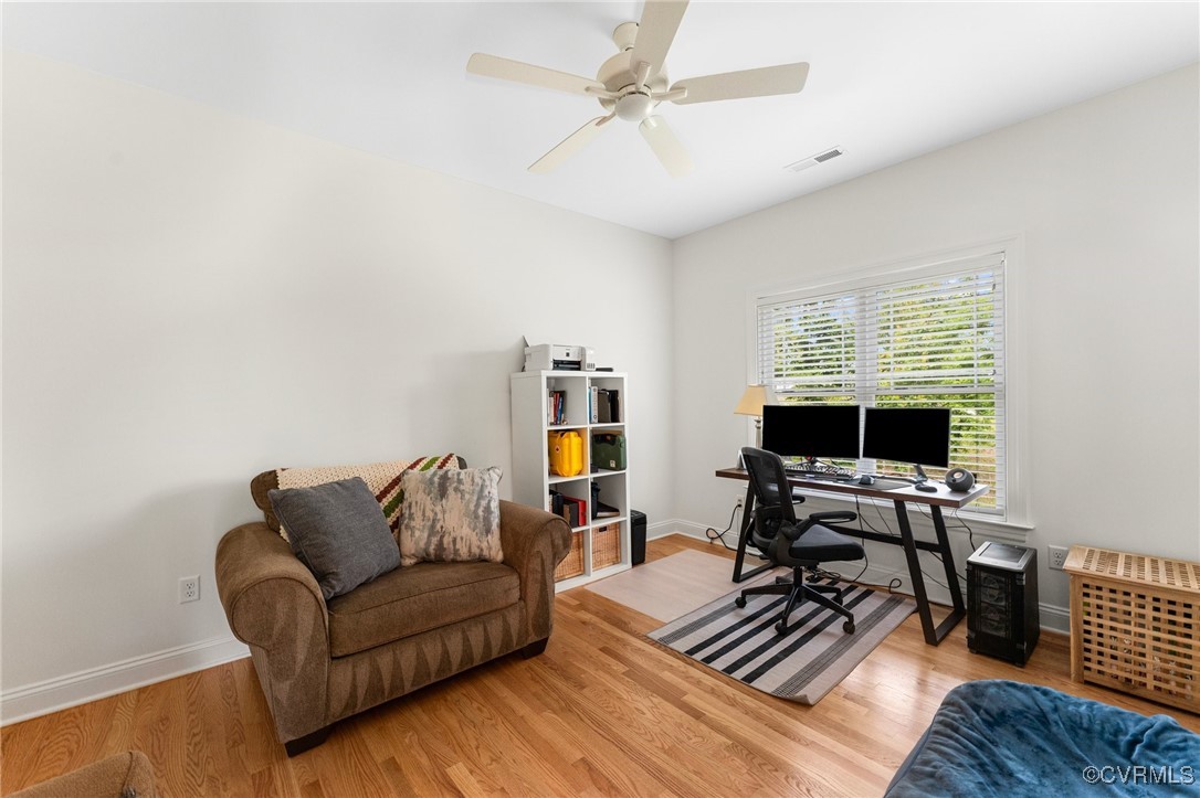 216 Edwin Circle Aylett, VA 23009 - Photo 26 of 27 a living room with furniture and a flat screen tv