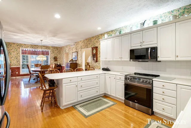 $690,000 | 8550 Garbow Court, Alto, MI 49302