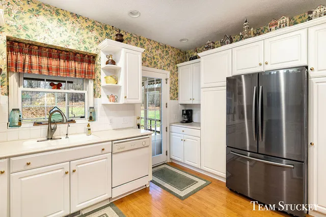 $690,000 | 8550 Garbow Court, Alto, MI 49302