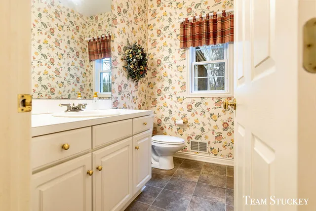 $690,000 | 8550 Garbow Court, Alto, MI 49302