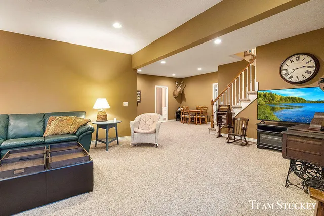 $690,000 | 8550 Garbow Court, Alto, MI 49302