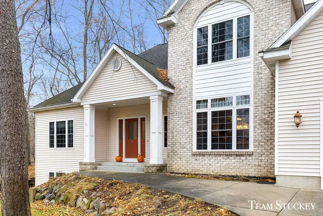 $690,000 | 8550 Garbow Court, Alto, MI 49302