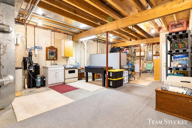 $690,000 | 8550 Garbow Court, Alto, MI 49302