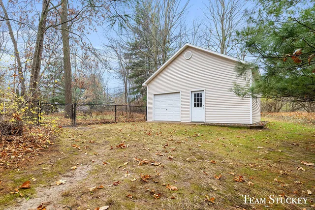 $690,000 | 8550 Garbow Court, Alto, MI 49302