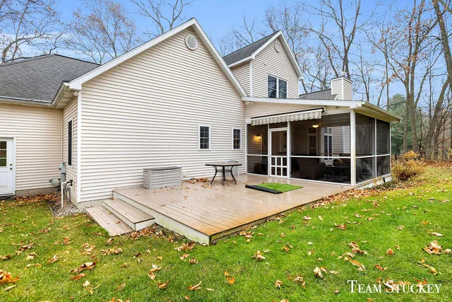 $690,000 | 8550 Garbow Court, Alto, MI 49302