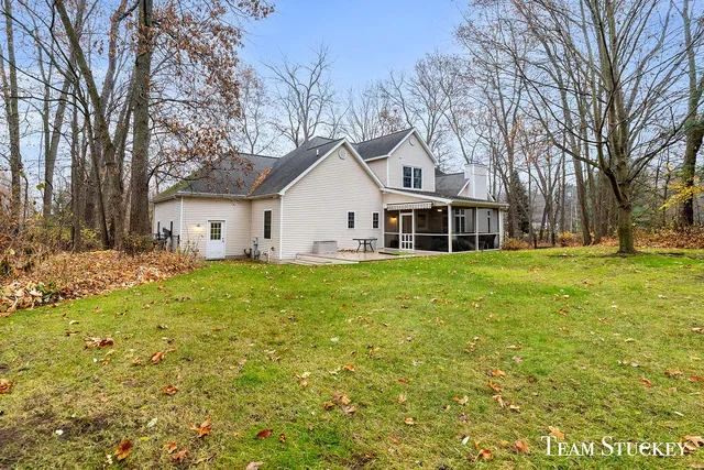 $690,000 | 8550 Garbow Court, Alto, MI 49302