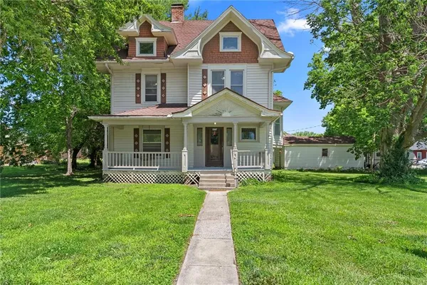 $292,000 | 602 West Walnut Street, Grain Valley, MO 64029
