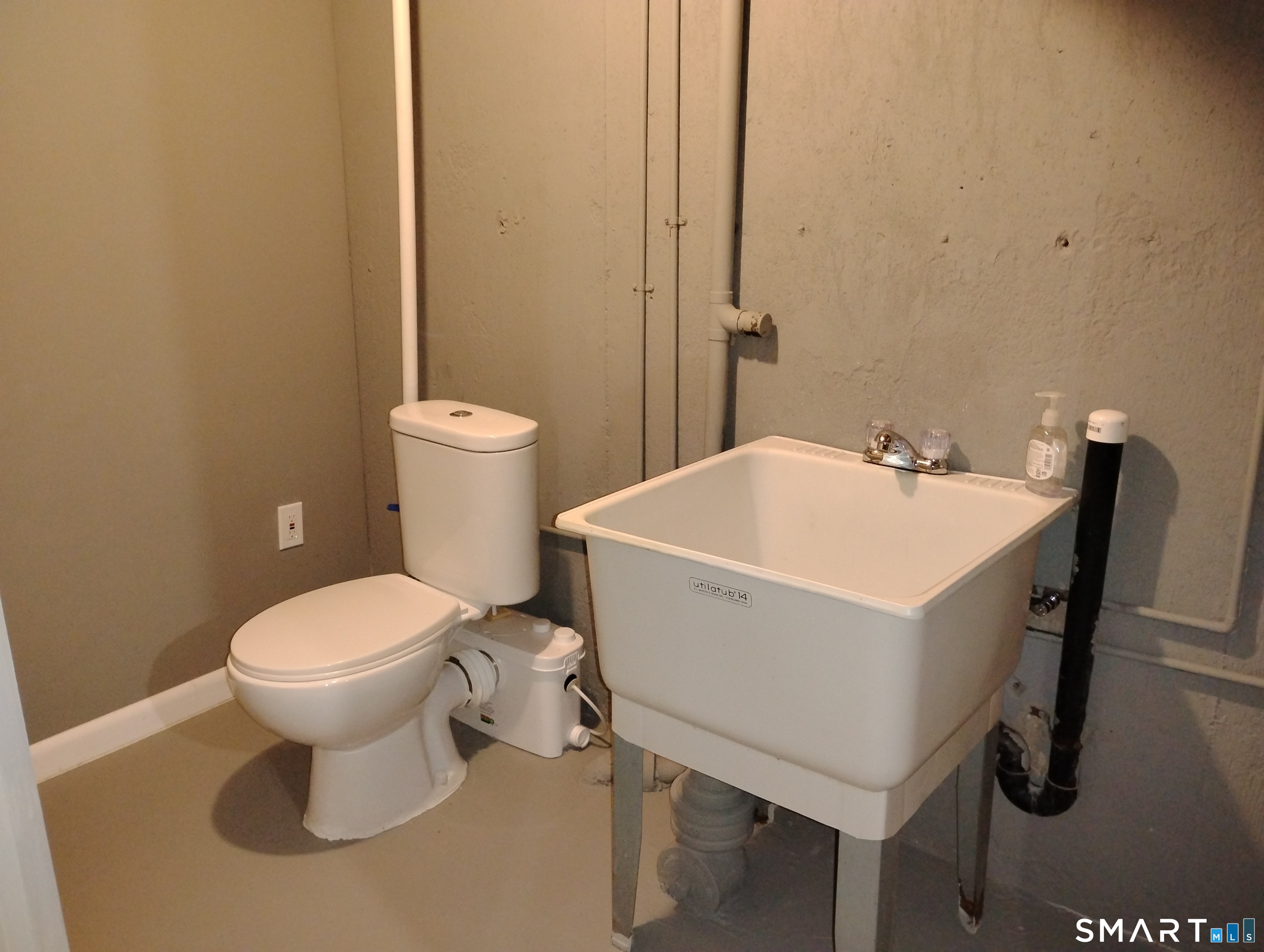 183 Amity Street Meriden, CT 06450 - Photo 40 of 40