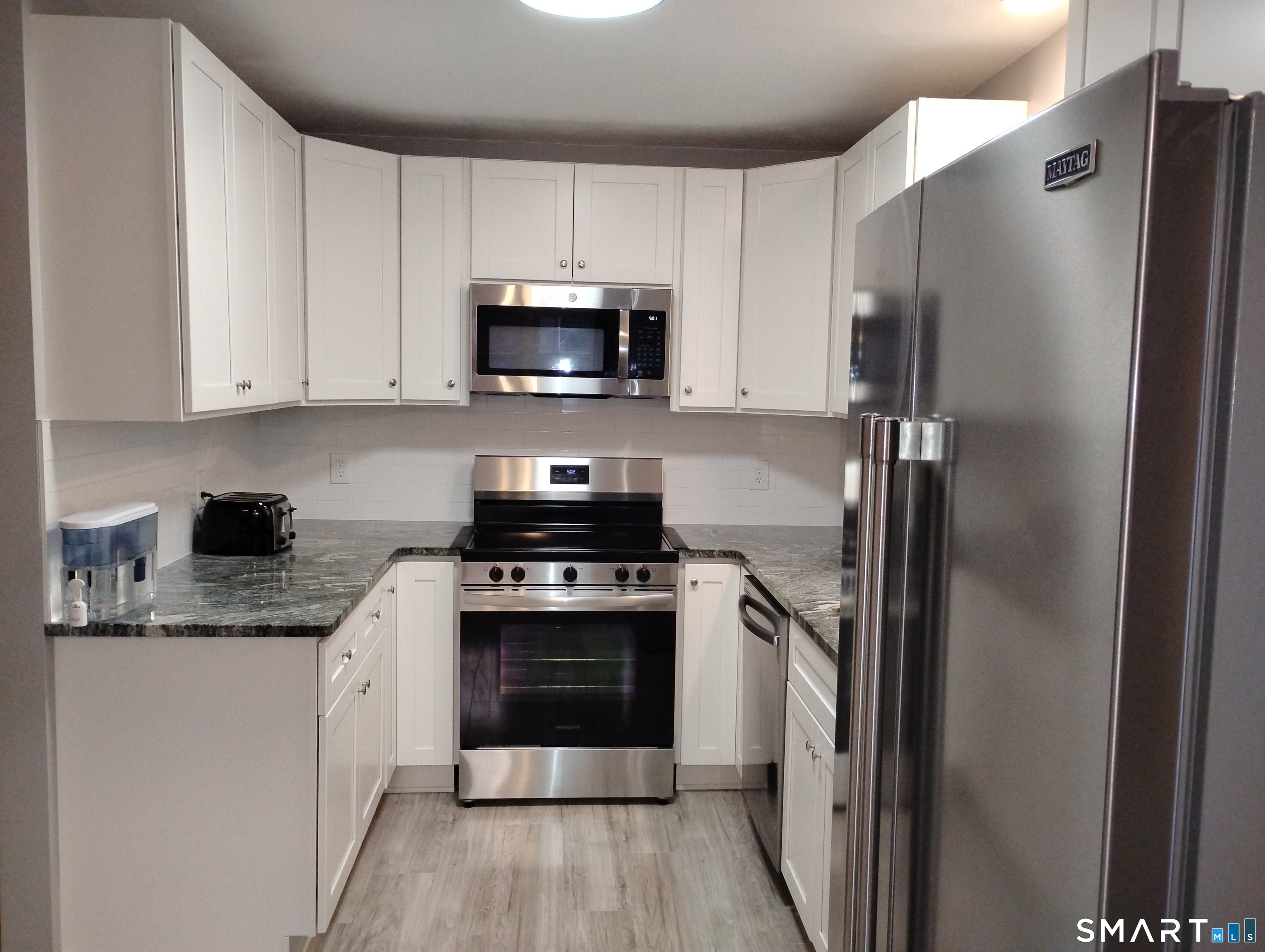 183 Amity Street Meriden, CT 06450 - Photo 10 of 40