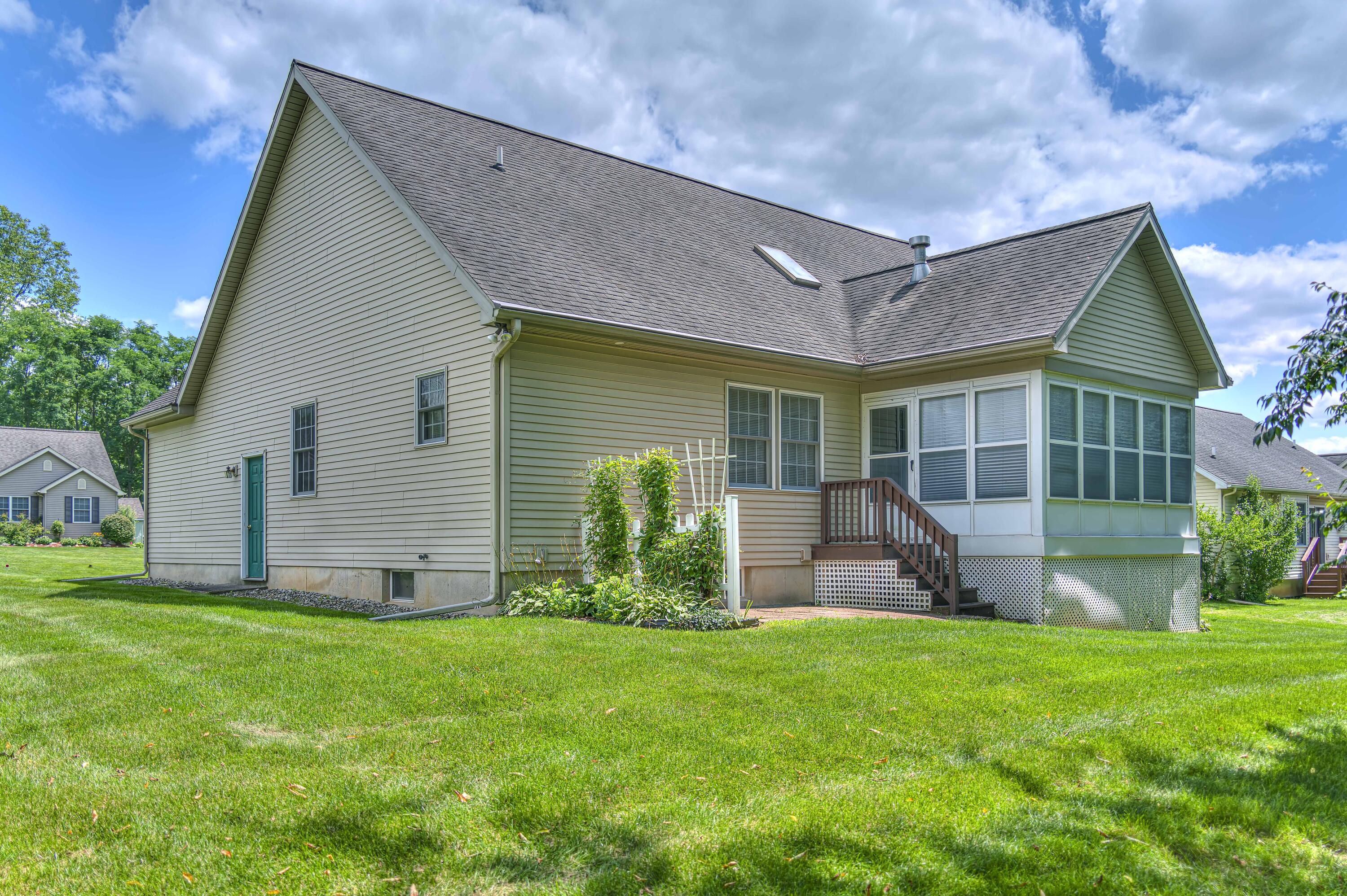 3504 Wakefield Court Spring Arbor, MI 49283 - Photo 5 of 35 3504 Wakefield Ct 07