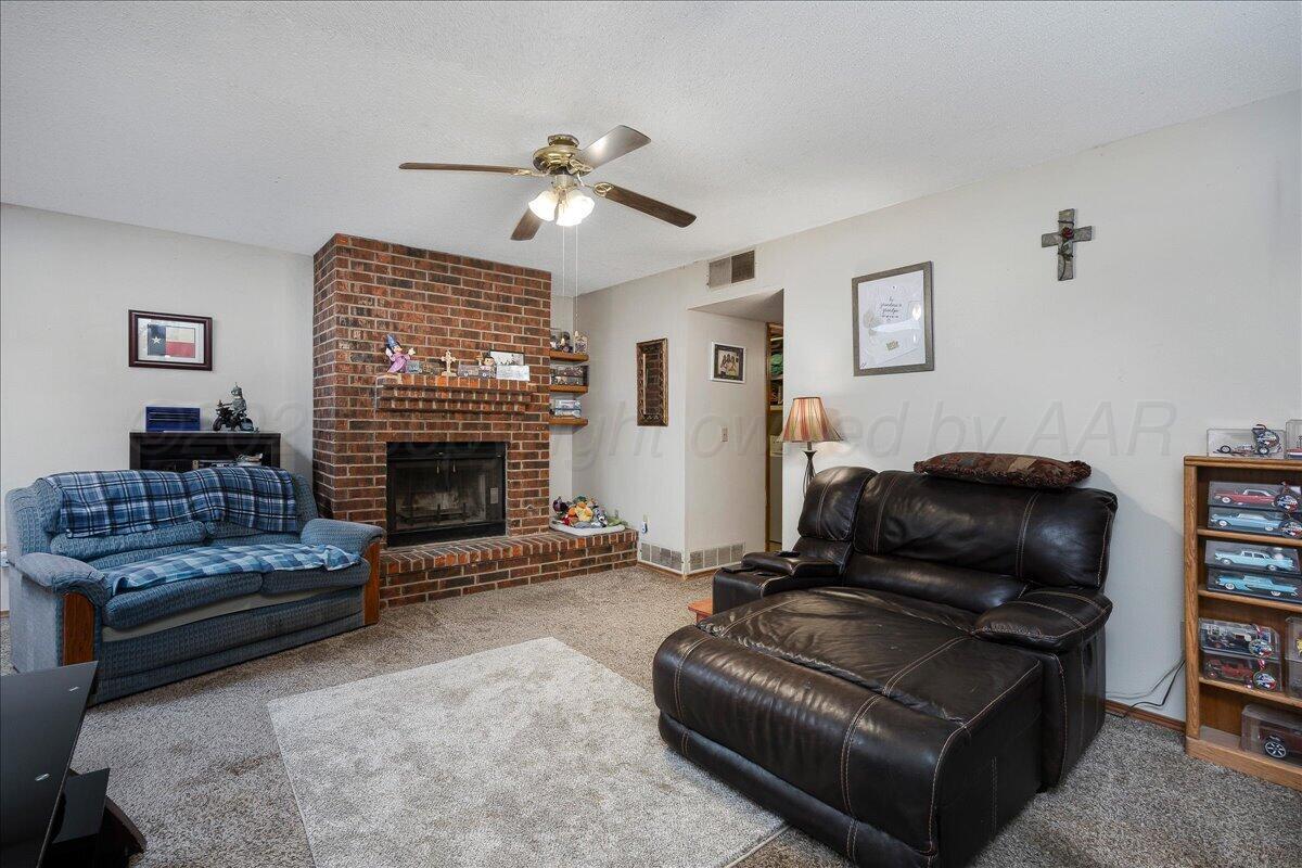 79 Valleyview Road Canyon, TX 79015 - Photo 29 of 40 07-B Living Room 3