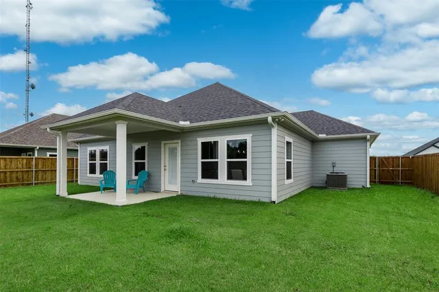a view of a house with backyard porch and garden