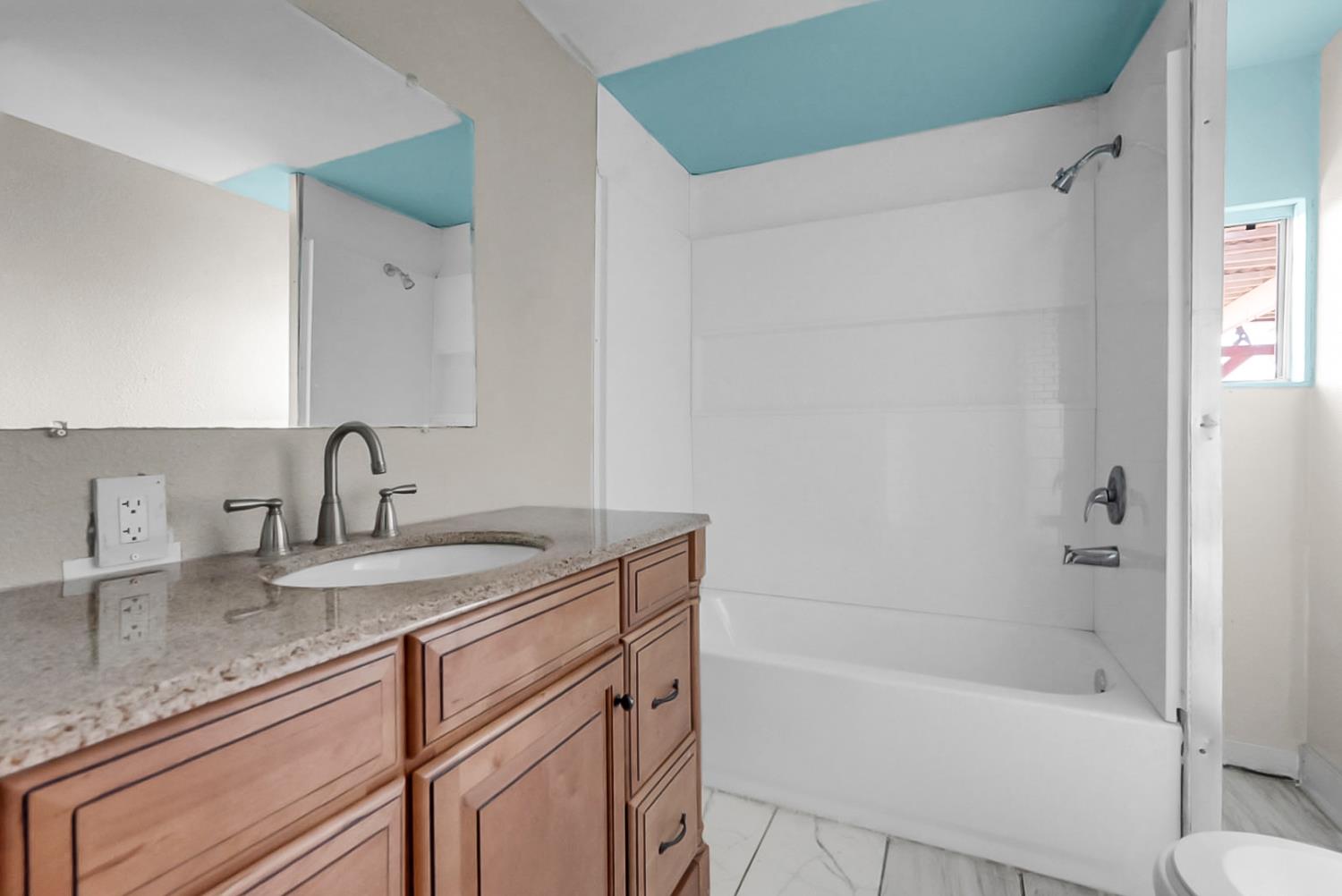 5061 Nunes Road, Unit 36 Turlock, CA 95382 - Photo 10 of 12