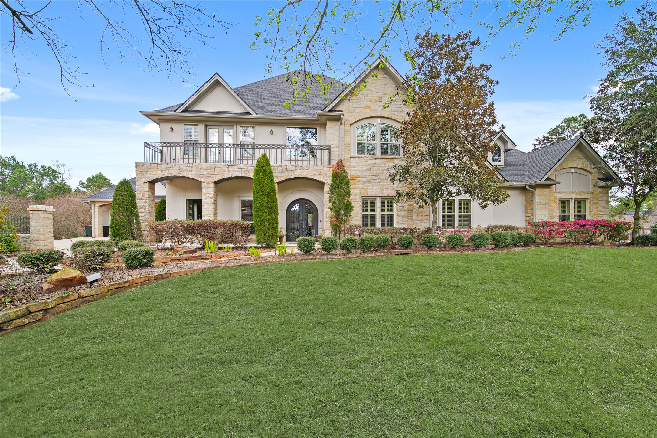 6702 Star Ledge Court Spring, TX 77389 - Photo 3 of 46 a front view of a house with a garden