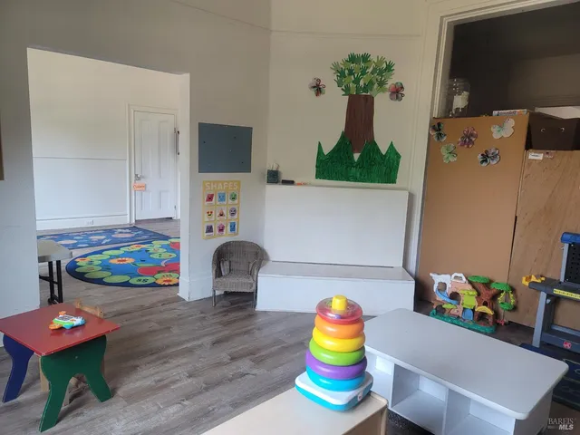 $985,000 | 530 North Cloverdale Boulevard, Cloverdale, CA 95425