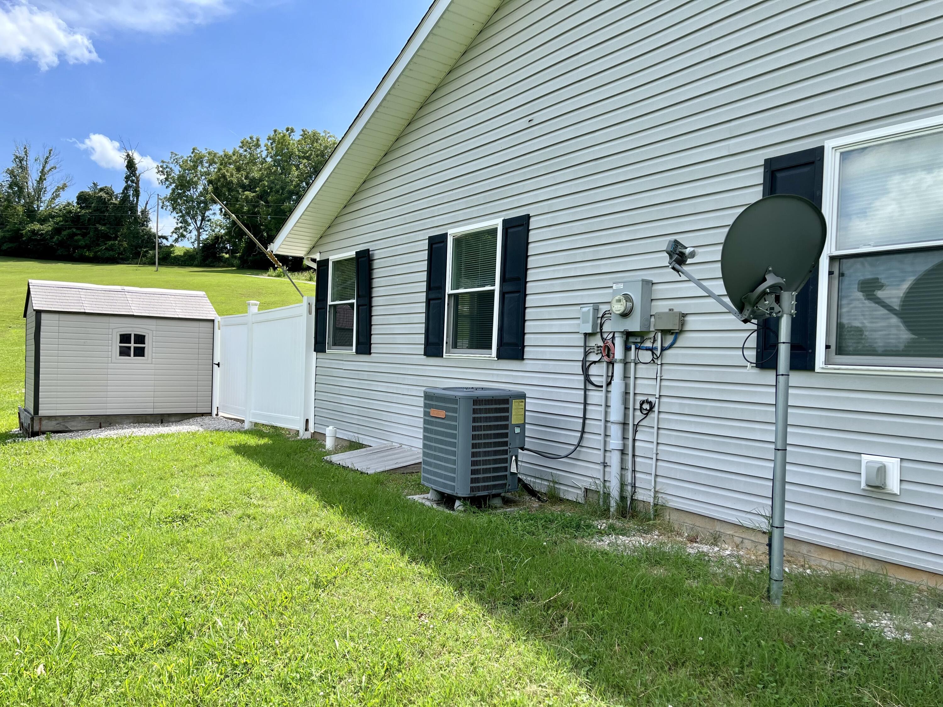 285 Hamilton Road Nancy, KY 42544 - Photo 17 of 111 side view outside