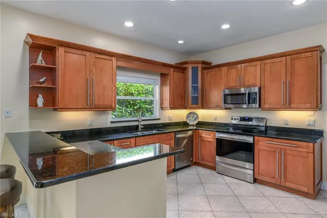 $595,000 | 66 Fountain Circle, Naples, FL 34119