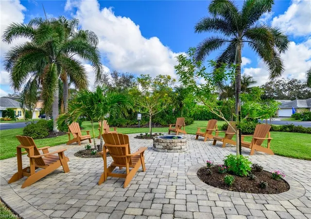 $595,000 | 66 Fountain Circle, Naples, FL 34119