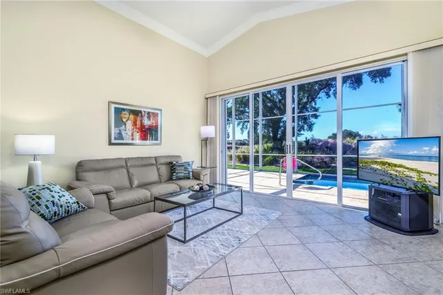 $595,000 | 66 Fountain Circle, Naples, FL 34119