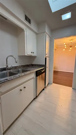 $1,550 | 2744 Briarhurst Drive, Unit 2, Houston, TX 77057