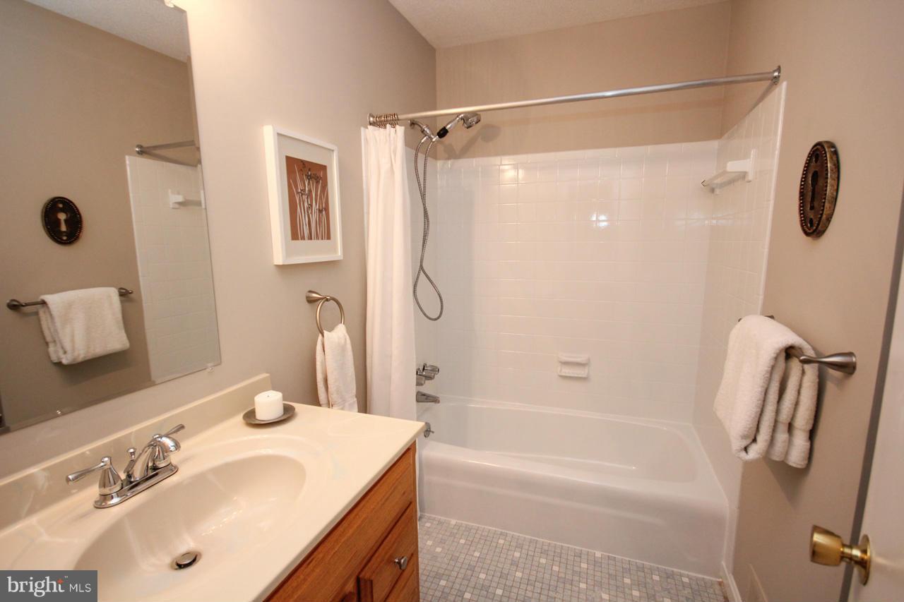 2224 Kings House Road Silver Spring, MD 20905 - Photo 20 of 30 Bath