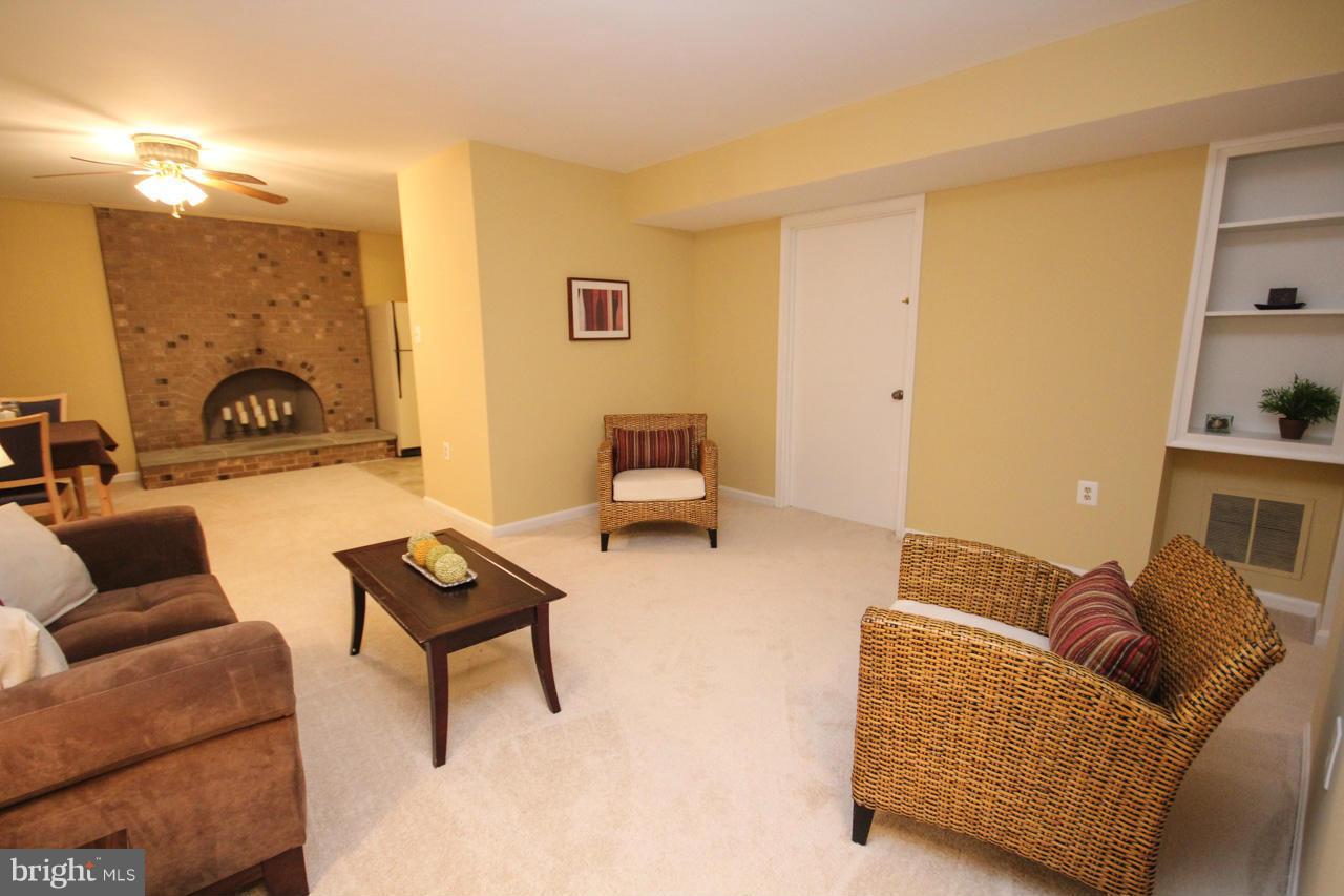 2224 Kings House Road Silver Spring, MD 20905 - Photo 22 of 30 Living Room