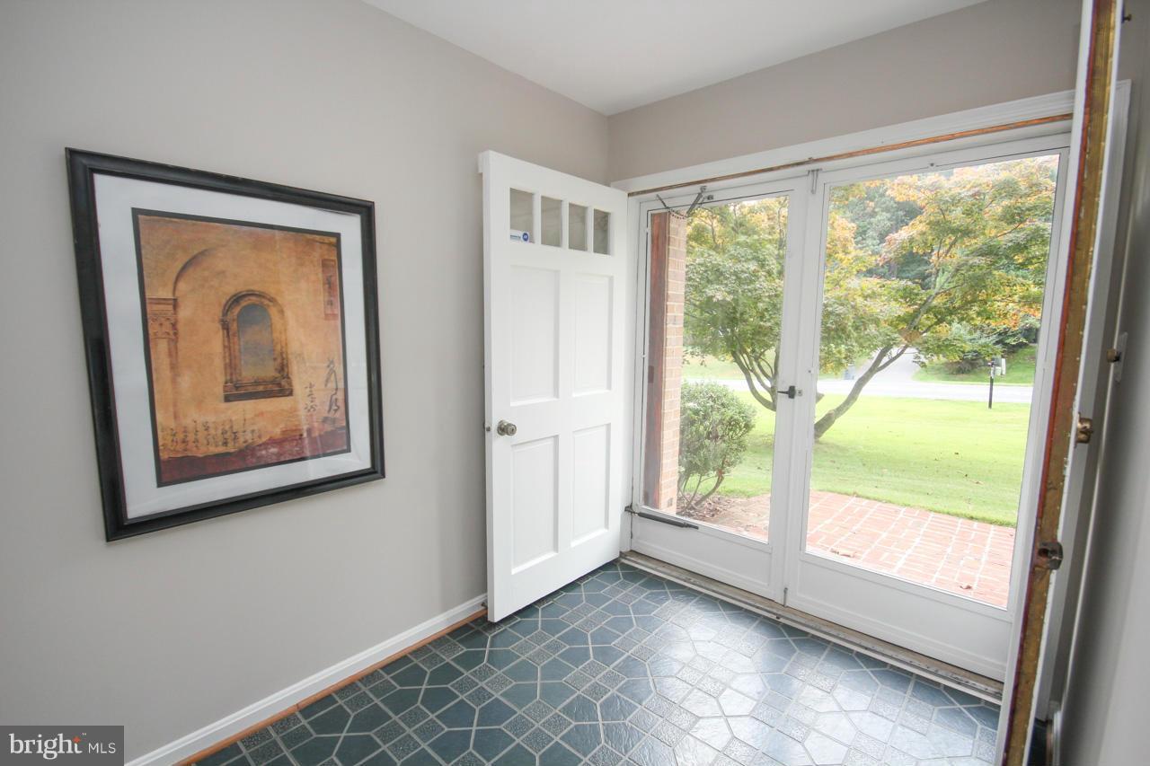 2224 Kings House Road Silver Spring, MD 20905 - Photo 5 of 30 Interior (General)