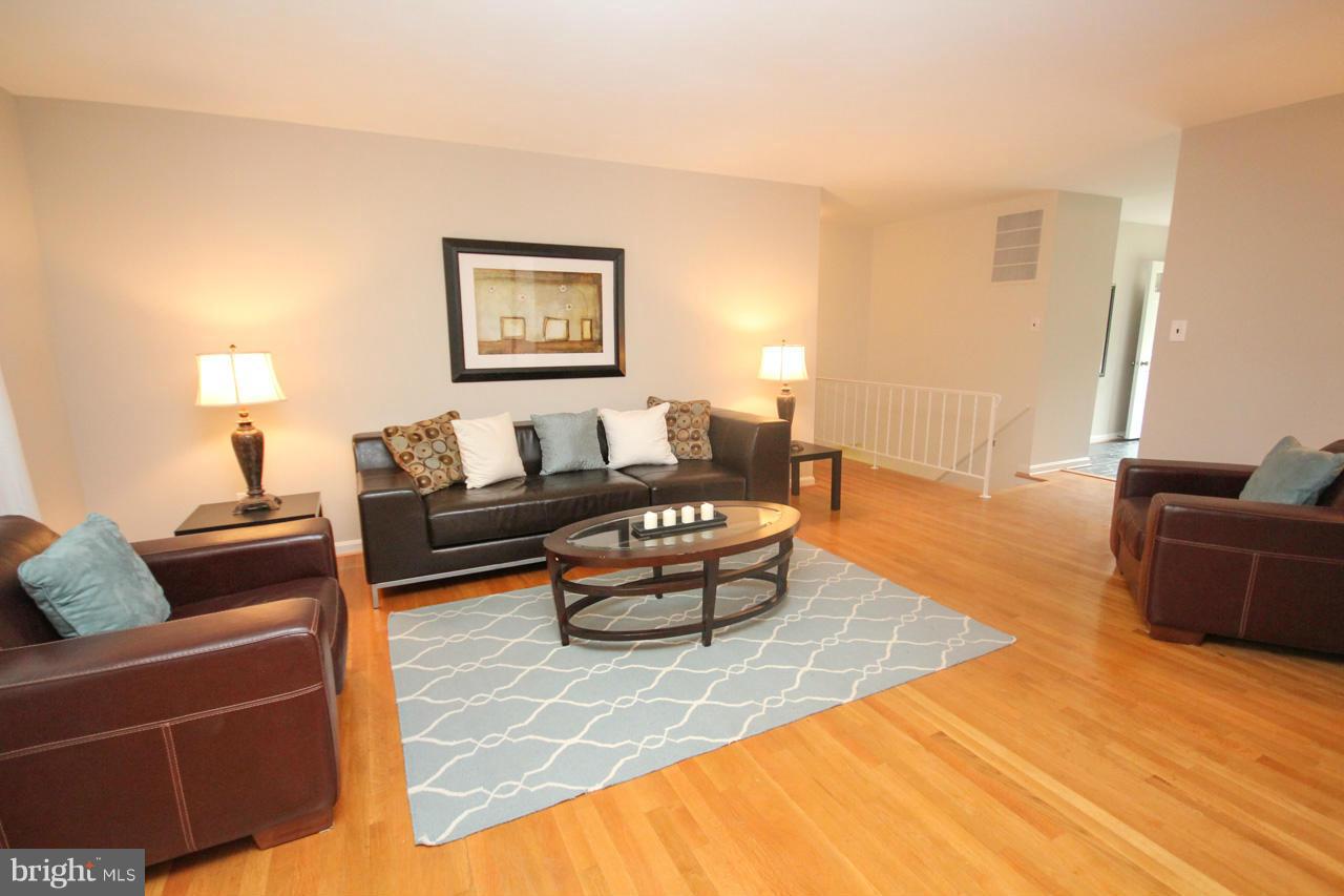 2224 Kings House Road Silver Spring, MD 20905 - Photo 7 of 30 Living Room