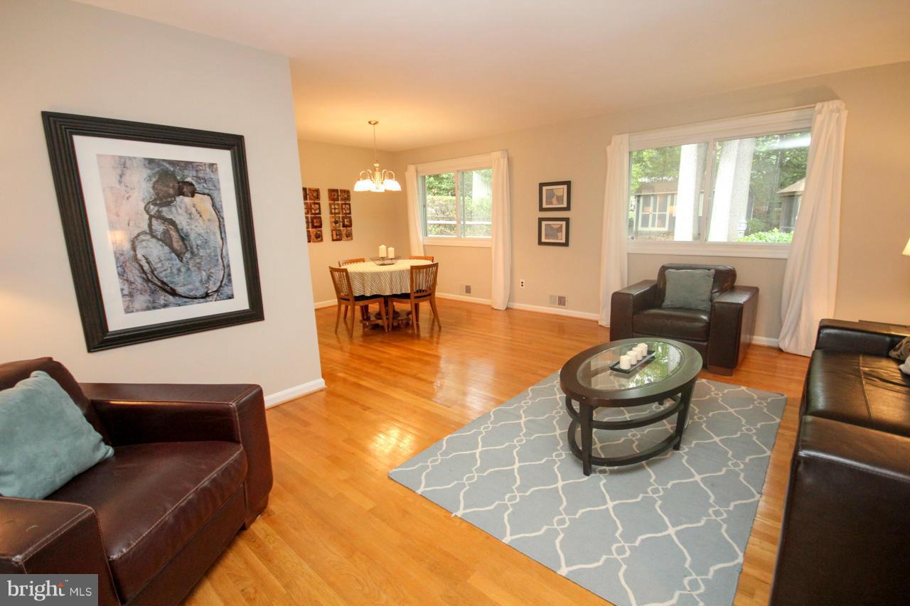 2224 Kings House Road Silver Spring, MD 20905 - Photo 8 of 30 Living Room