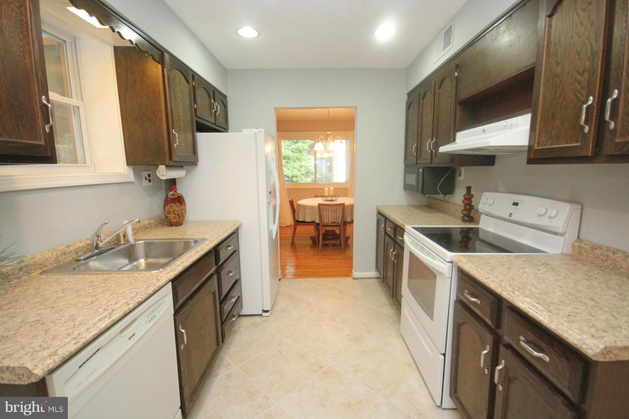 2224 Kings House Road Silver Spring, MD 20905 - Photo 10 of 30 Kitchen