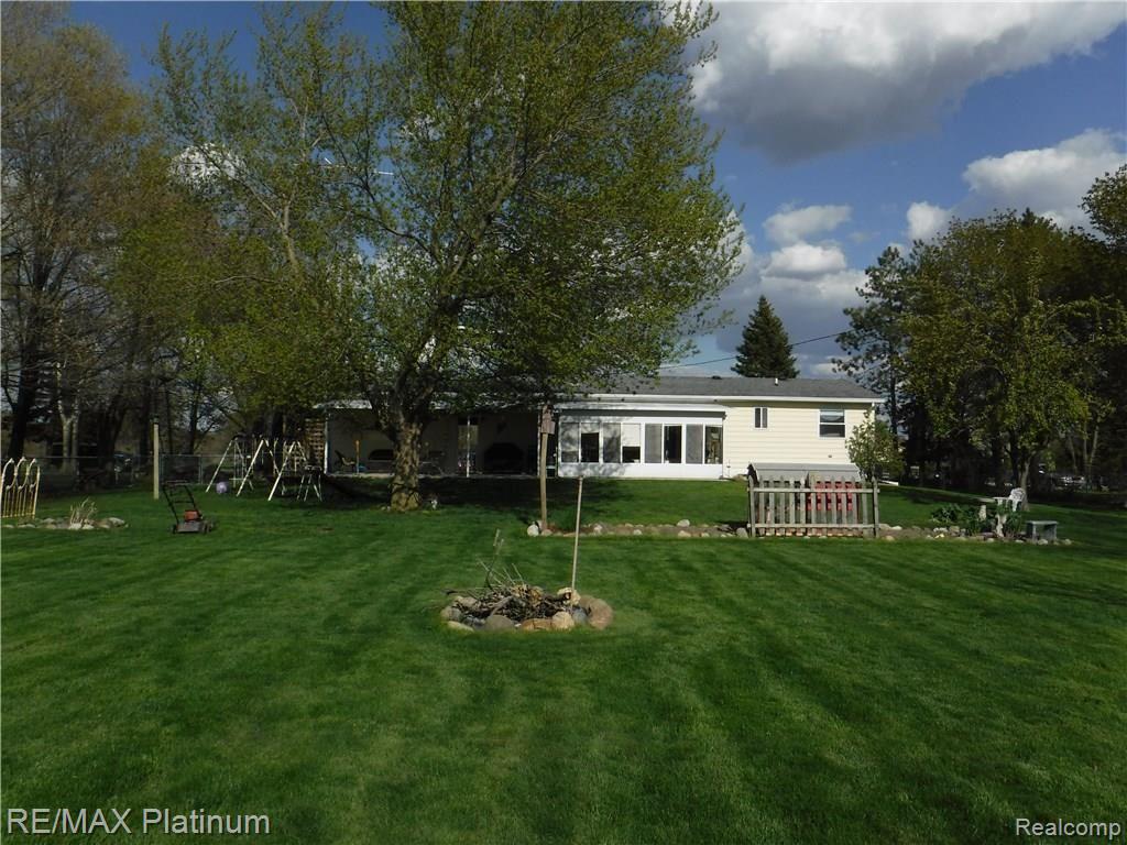 1469 North Van Vleet Road Flushing, MI 48433 - Photo 21 of 25 DSCF0041.JPG