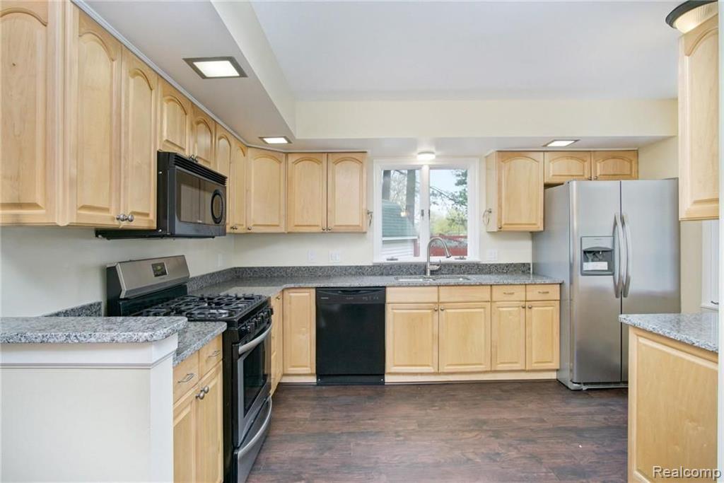 410 Byron Road Howell, MI 48843 - Photo 14 of 40
