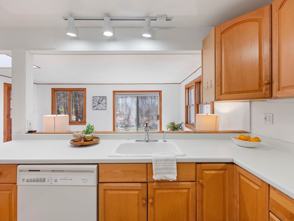 71 Edsel Road Littleton, MA 01460 - Photo 8 of 29 Gallery Image 8