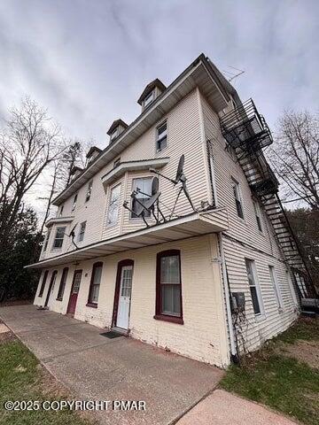 383 Old Rte 940, Unit 302 Pocono Pines, PA 18350 - Photo 1 of 5 a front view of a house