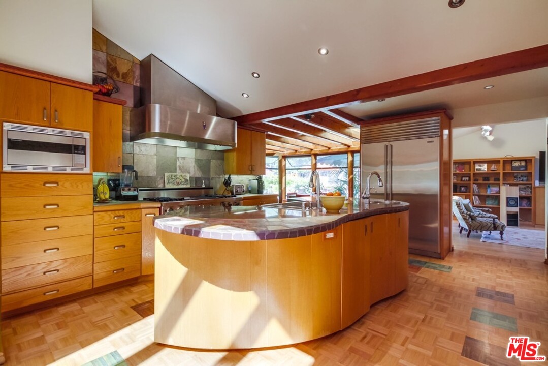 29271 Greenwater Road Malibu, CA 90265 - Photo 12 of 48