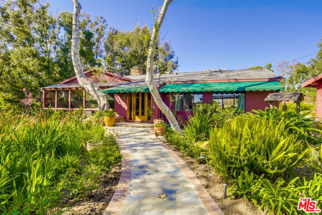 29271 Greenwater Road Malibu, CA 90265 - Photo 3 of 48