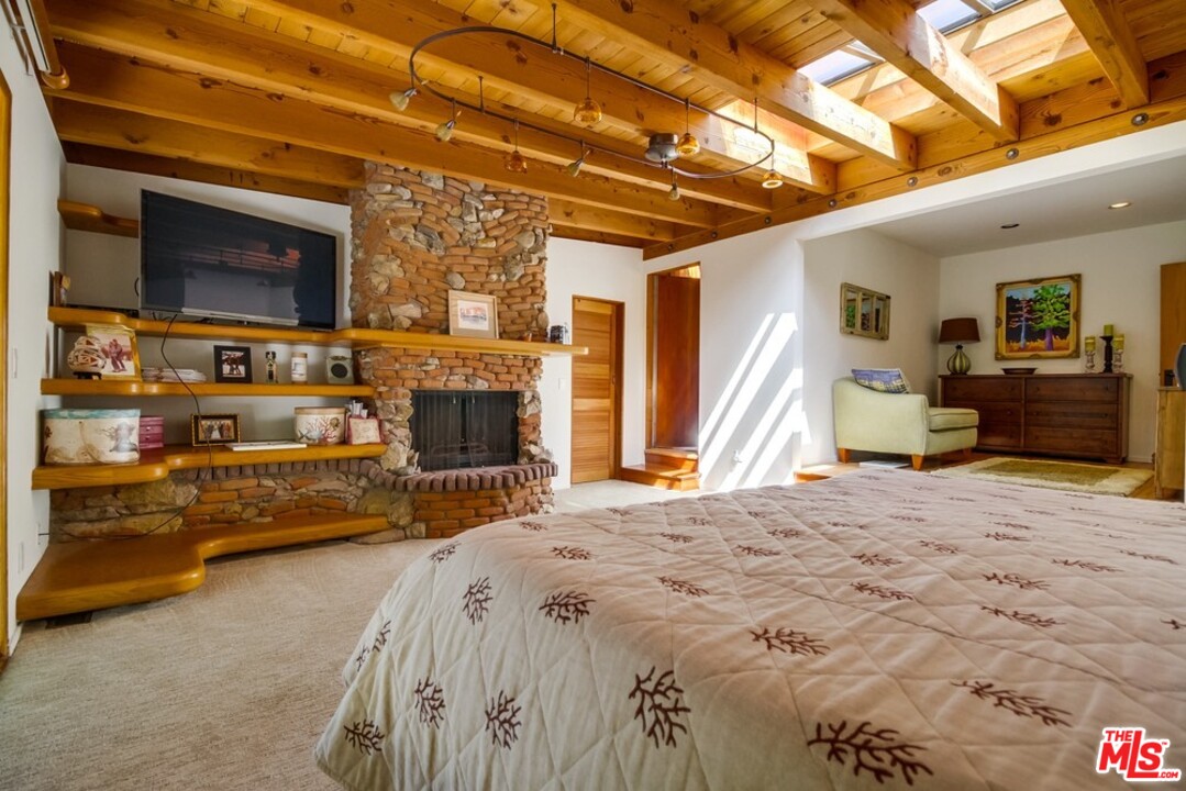 29271 Greenwater Road Malibu, CA 90265 - Photo 21 of 48