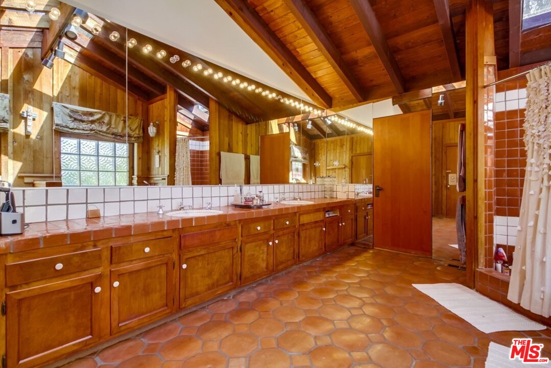 29271 Greenwater Road Malibu, CA 90265 - Photo 23 of 48